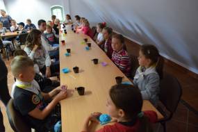 Warsztaty mydlarskie oraz Muzem Zamkowe w Mlaborku – ostatnia wycieczka wakacyjna dla dzieci i młodzieży z Gminy Cedry Wielkie