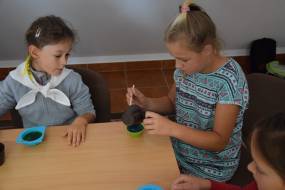 Warsztaty mydlarskie oraz Muzem Zamkowe w Mlaborku – ostatnia wycieczka wakacyjna dla dzieci i młodzieży z Gminy Cedry Wielkie