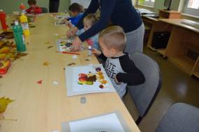 ŻOKiS zorganizował jesienne warsztaty plastyczne dla dzieci.