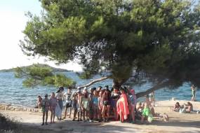 Pierwszy dzień obozu żeglarskiego na Wyspie Iż w Chorwacji
