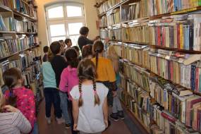 Wizyta uczniów z klas I-III Szkoły Podstawowej w Giemlicach w Gminnej Bibliotece Publicznej w Cedrach Wielkich