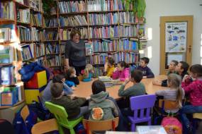 Wizyta uczniów z klas I-III Szkoły Podstawowej w Giemlicach w Gminnej Bibliotece Publicznej w Cedrach Wielkich
